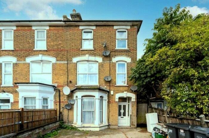 2 Bedroom Apartment For Sale In Selhurst Road, London, SE25