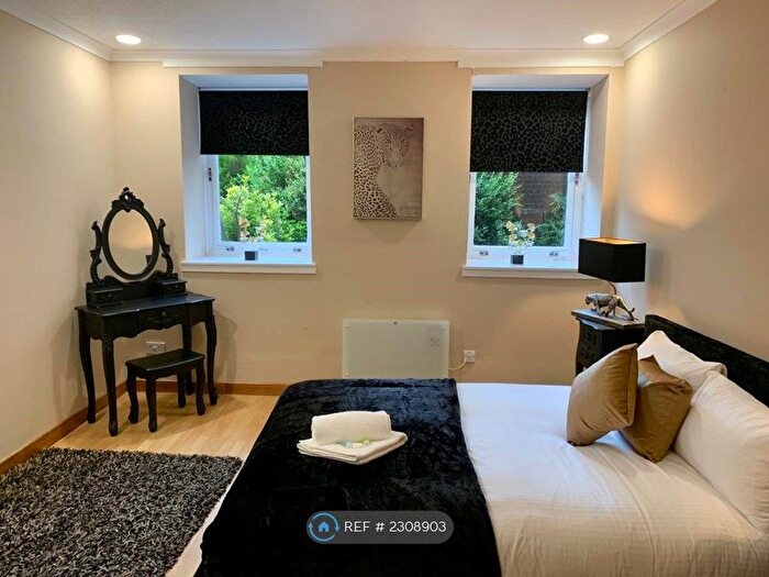 2 Bedroom Flat To Rent In Kent Road, Glasgow, G3