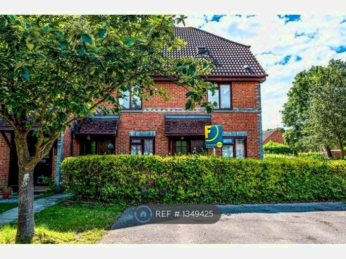 2 Bedroom End Of Terrace House To Rent In Ladygrove Drive, Guildford, GU4