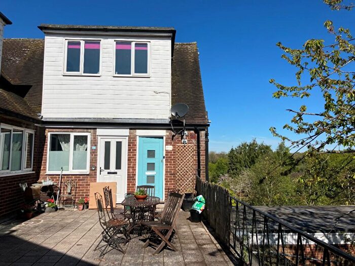 2 Bedroom Maisonette To Rent In Beech Road, St. Albans, Hertfordshire, AL3
