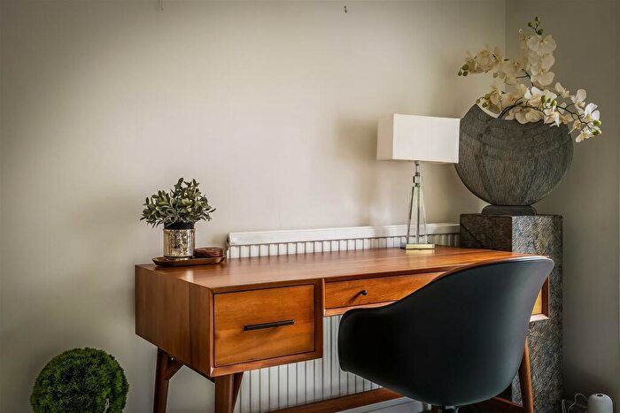 4 Bedroom Detached House For Sale In Ermyn Way, Leatherhead, KT22