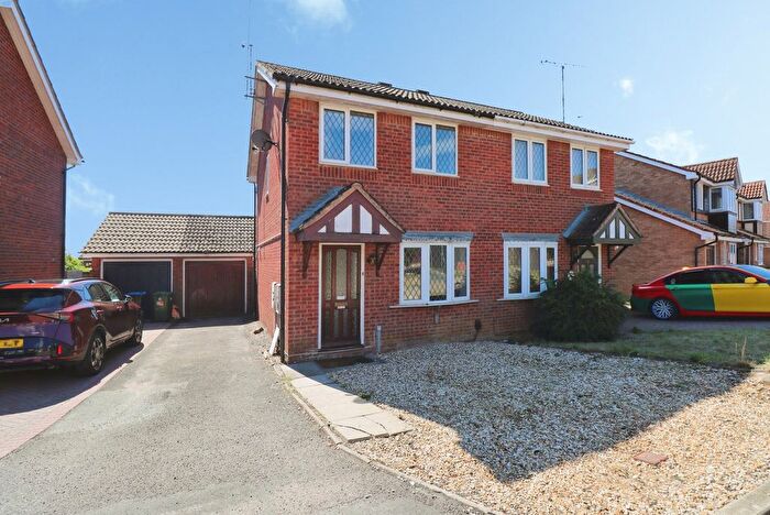 2 Bedroom Semi-detached House For Sale In Poppy Drive, Rugby, CV23