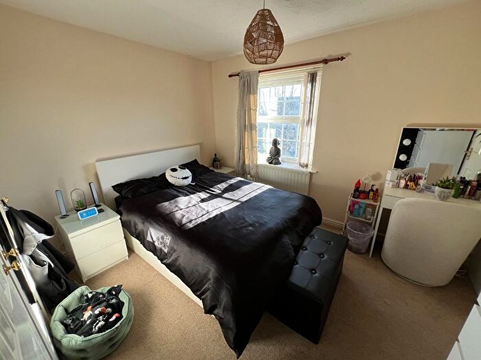 3 Bedroom Semi-Detached House For Sale In Warrener Close, Swindon, SN25