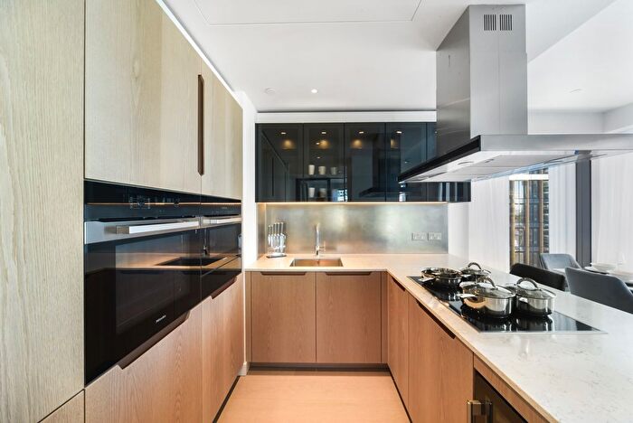 3 Bedroom Flat To Rent In Nine Elms Lane, London, SW8