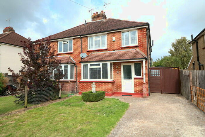 3 Bedroom Semi-Detached House To Rent In Fairfield Drive, RH4