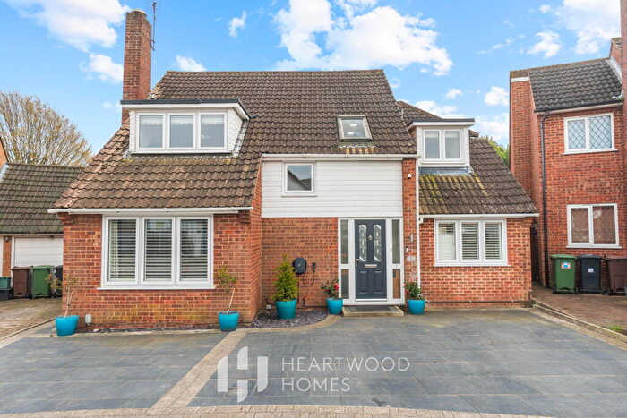 4 Bedroom Detached House For Sale In Carisbrooke Road, St. Albans, AL2
