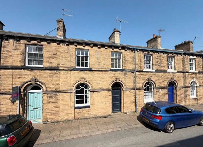 3 Bedroom Terraced House For Sale In Shirley Street, Shipley, BD18