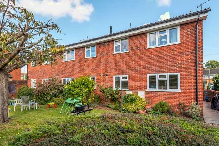 1 Bedroom Flat To Rent In Stocton Close, Guildford, GU1