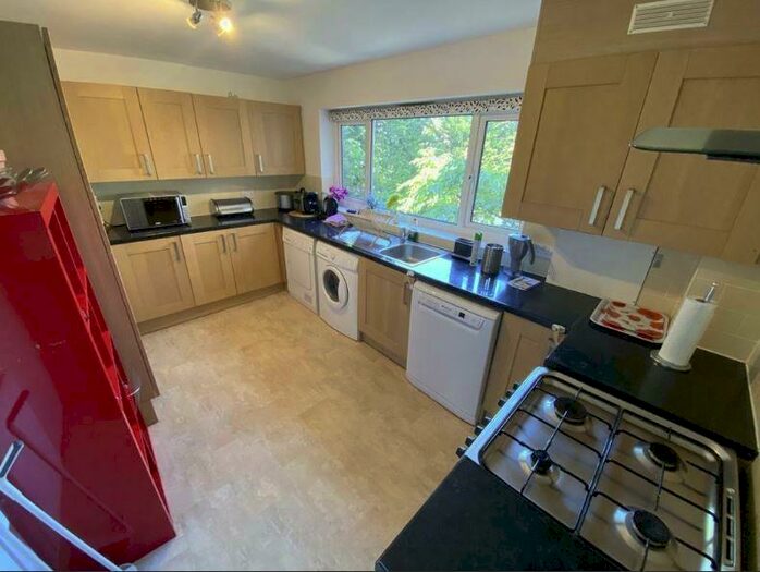 2 Bedroom Apartment To Rent In Sunningfields Road, London, NW4