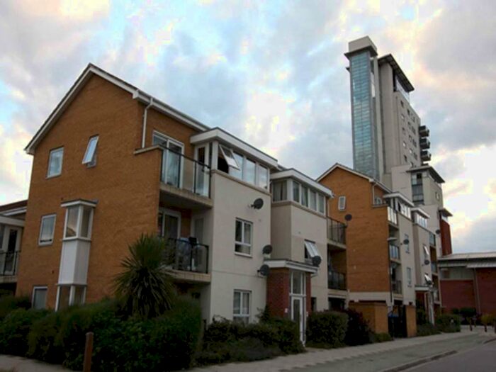 2 Bedroom Flat To Rent In Pier Way, Royal Greenwich, Thamesmead, London, SE28