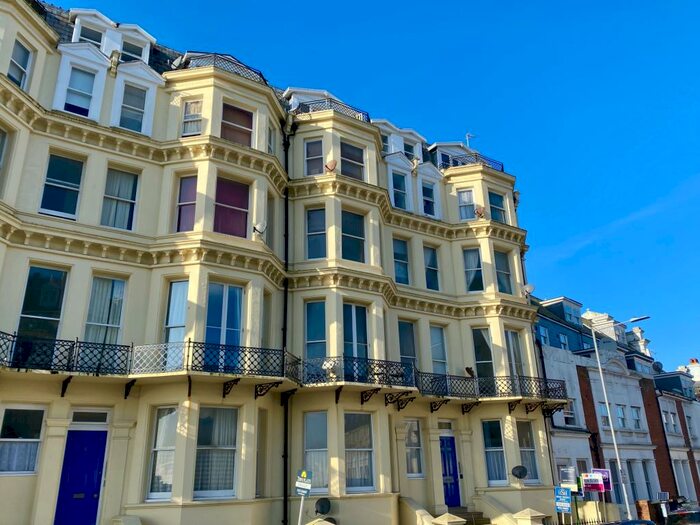 2 Bedroom Flat To Rent In Queens Gardens, Eastbourne, BN21