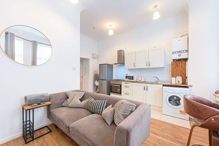 2 Bedroom Flat To Rent In Buckley Road, Brondesbury, London, NW6