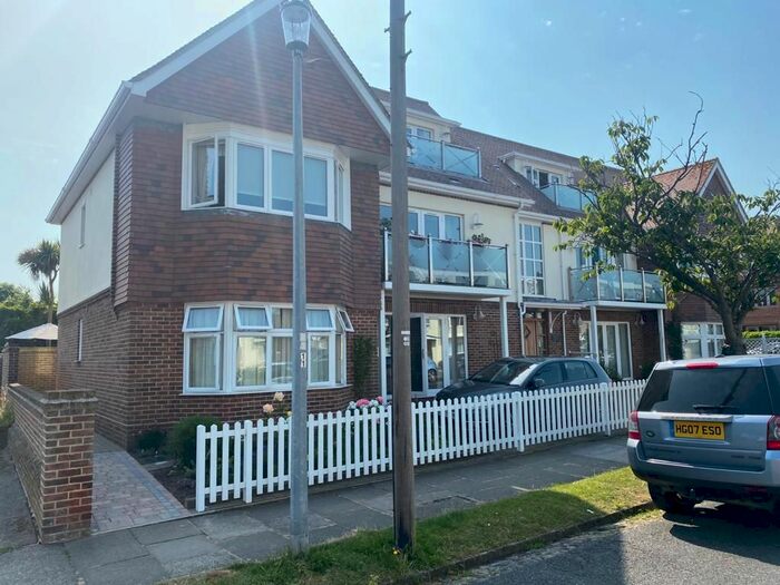 Houses to rent in FrintononSea, Essex