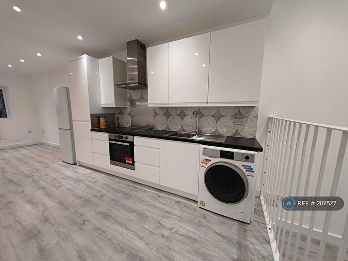 Studio To Rent In Central Road, Worcester Park, KT4