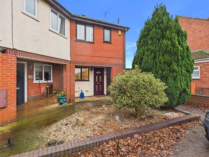 3 Bedroom End Of Terrace House For Sale In Eastfield Road, Broughton, Aylesbury, HP20