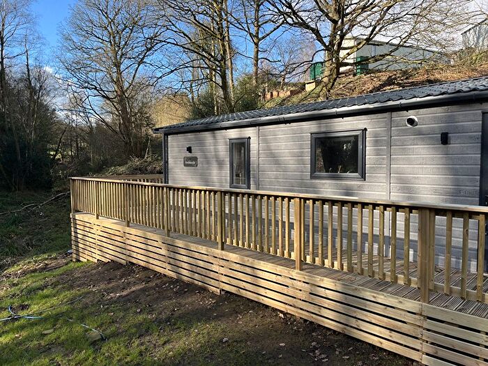 2 Bedroom Mobile/park Home For Sale In Mill Lane, Hawksworth, Leeds, LS20
