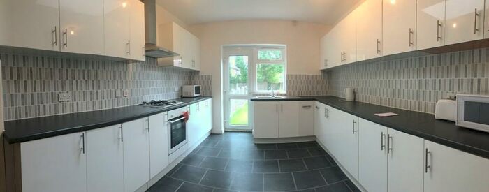 7 Bedroom Semi-Detached House To Rent In Egerton Road, Fallowfield, M14