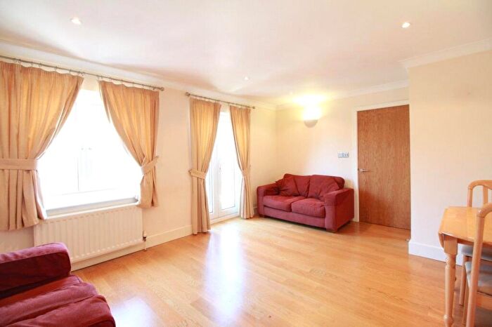 1 Bedroom Apartment To Rent In Leslie Road, East Finchley, London, N2