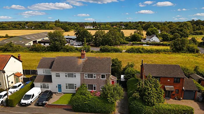 2 Bedroom Cottage For Sale In Thorncroft Drive, Barnston, Wirral, CH61