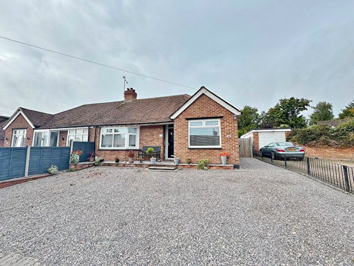 3 Bedroom Semi-detached Bungalow For Sale In Serpentine Road, Fareham, PO16