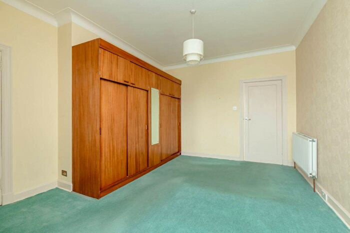 2 Bedroom Flat For Sale In Roseville Gardens, Edinburgh, EH5