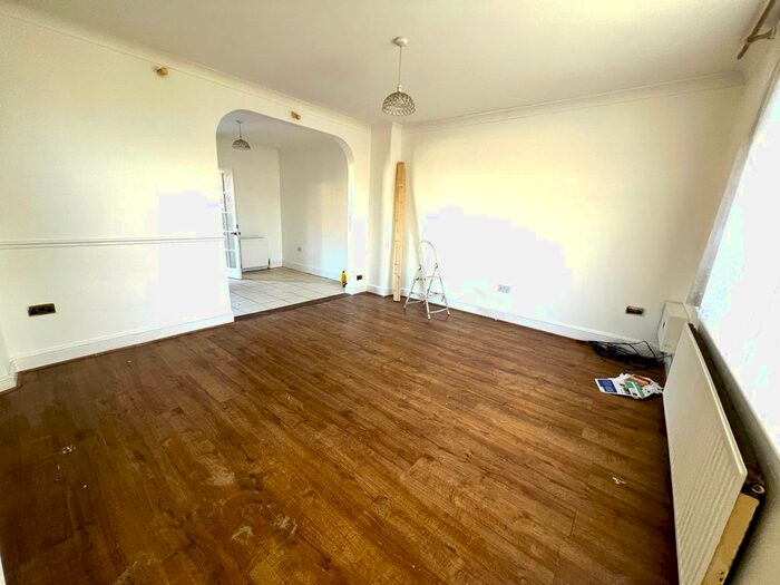 3 Bedroom Terraced House To Rent In Woolwich Manor Way, London, E16