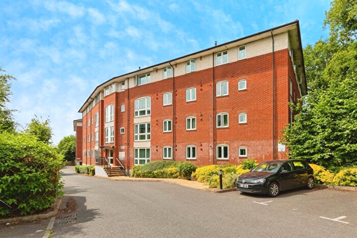 2 Bedroom Apartment For Sale In North Drive, Hatfield, AL9