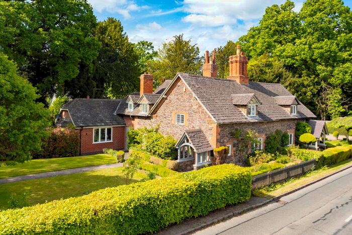 3 Bedroom Semi-Detached House For Sale In Forest Rd, Woodhouse, LE12