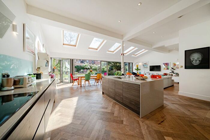 6 Bedroom Detached House For Sale In Riggindale Road, Tooting Bec Common, London, SW16