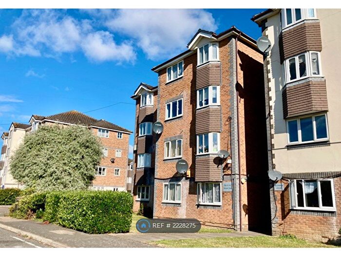 1 Bedroom Flat To Rent In Tennyson Close, Enfield, EN3