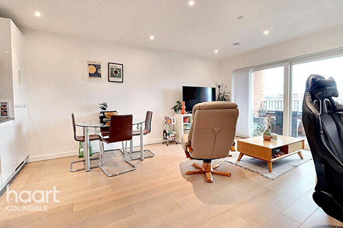 1 Bedroom Apartment For Sale In Queenscroft House, Thonrey Close, NW9