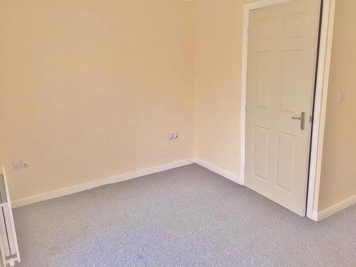 2 Bedroom SemiDetached House To Rent In St. Pauls Court, Grangetown