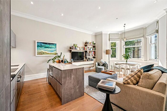 3 Bedroom Apartment For Sale In Redcliffe Gardens, London, SW10