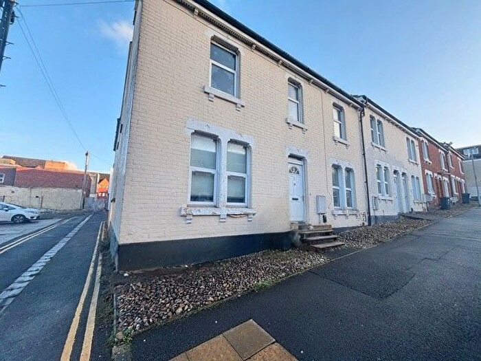2 Bedroom Flat To Rent In Whitney Street, Swindon, SN1