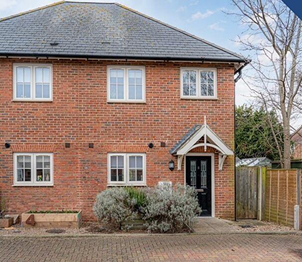 2 Bedroom Semi Detached House To Rent In Vicarage Gardens, Whitstable, Kent, CT5