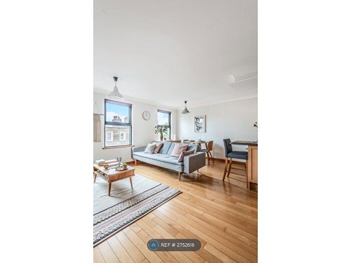 1 Bedroom Flat To Rent In Altair Court, London, N1