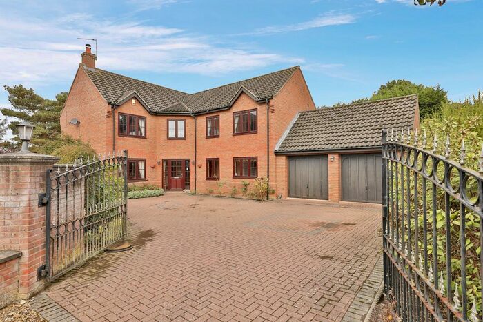 4 Bedroom Detached House To Rent In The Old Coach House Gardens, Hainford, Norwich, NR10