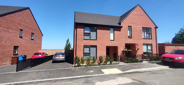 3 Bedroom Semi-Detached House To Rent In The Circle, Sheffield, Yorkshire, S2