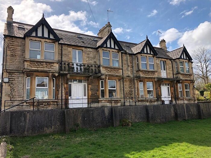 1 Bedroom Flat To Rent In Stokes Road, Corsham, SN13