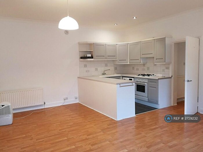 1 Bedroom Flat To Rent In Surbiton Hill Park, Surbiton, KT5