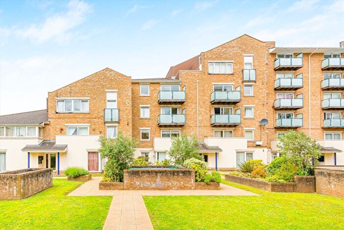 2 Bedroom Flat To Rent In Hartfield Crescent, Wimbledon, SW19