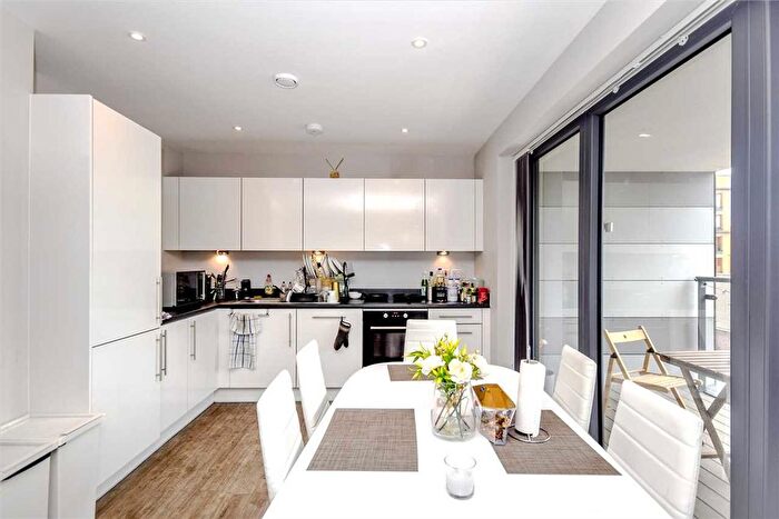 2 Bedroom Flat To Rent In Sovereign Apartments, High Street, Surrey, SM1