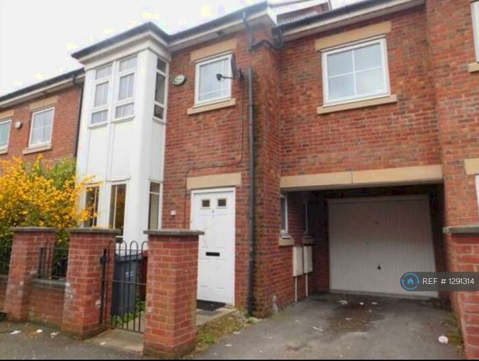 4 Bedroom Terraced House To Rent In Drayton Street, Manchester, M15