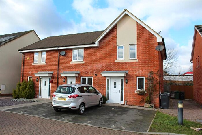3 Bedroom Semi-Detached House To Rent In High Wycombe, HP13