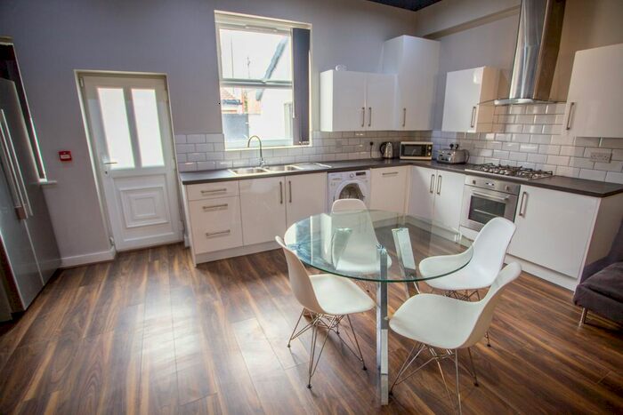 6 Bedroom Terraced House To Rent In Esher Road, Liverpool, L6