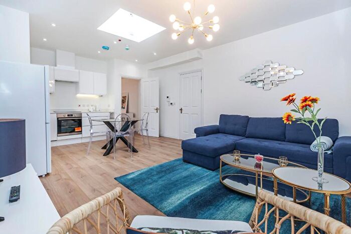 1 Bedroom Flat To Rent In Phoenix Road, Euston, NW1