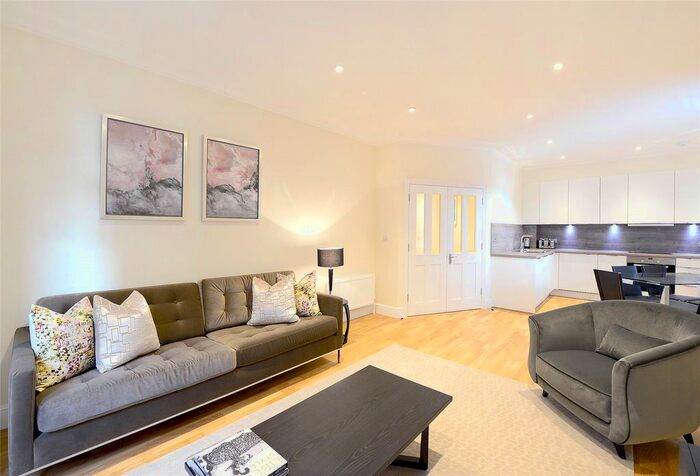 3 Bedroom Flat To Rent In Hamlet Gardens, Ravenscroft Park, Hammersmith, London, W6