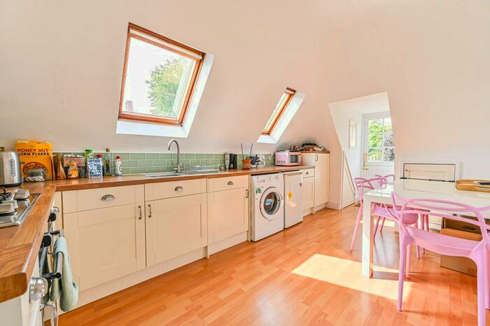 1 Bedroom Flat To Rent In Vineyard Hill Road, Wimbledon, London, SW19