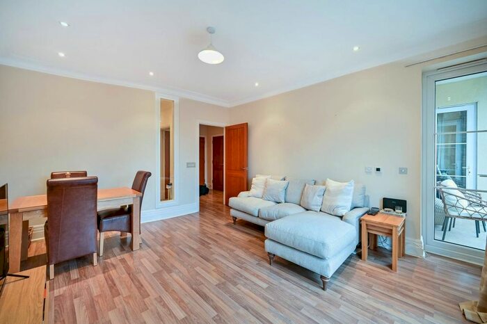 2 Bedroom Flat To Rent In Kew Riverside, Kew, Richmond, TW9