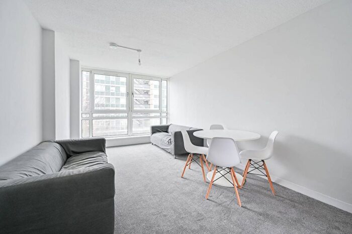 3 Bedroom Maisonette To Rent In Rolls Road, Bermondsey, London, SE1